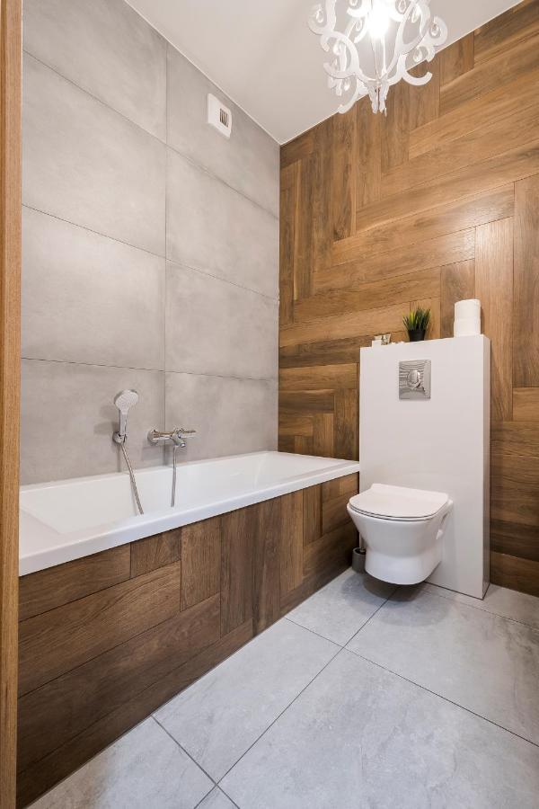 Apartament Z Ogrodkiem I Garazem Poznań Kültér fotó