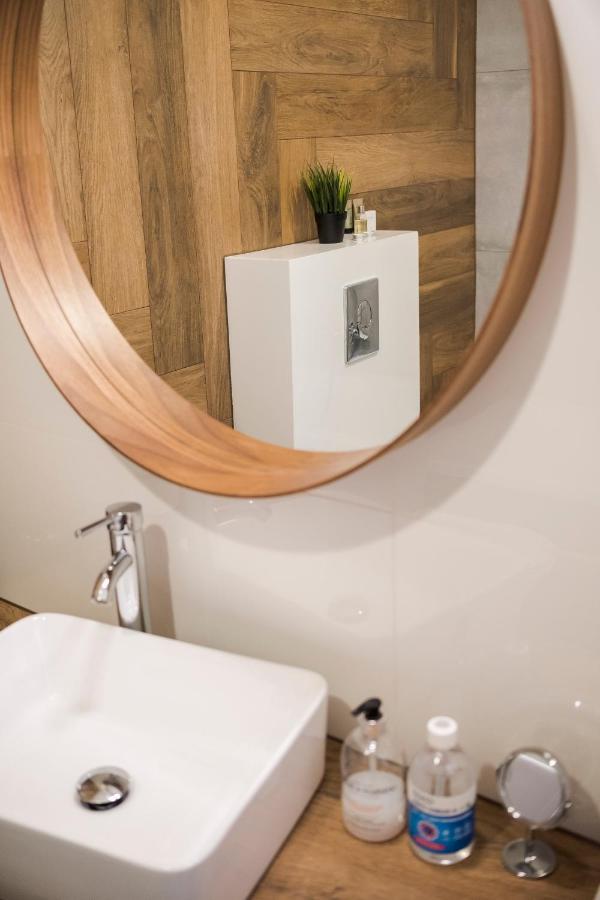 Apartament Z Ogrodkiem I Garazem Poznań Kültér fotó